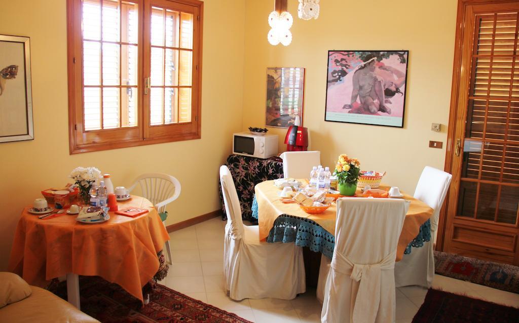 La Casa Di Jo Bed & Breakfast Vittoria Bilik gambar